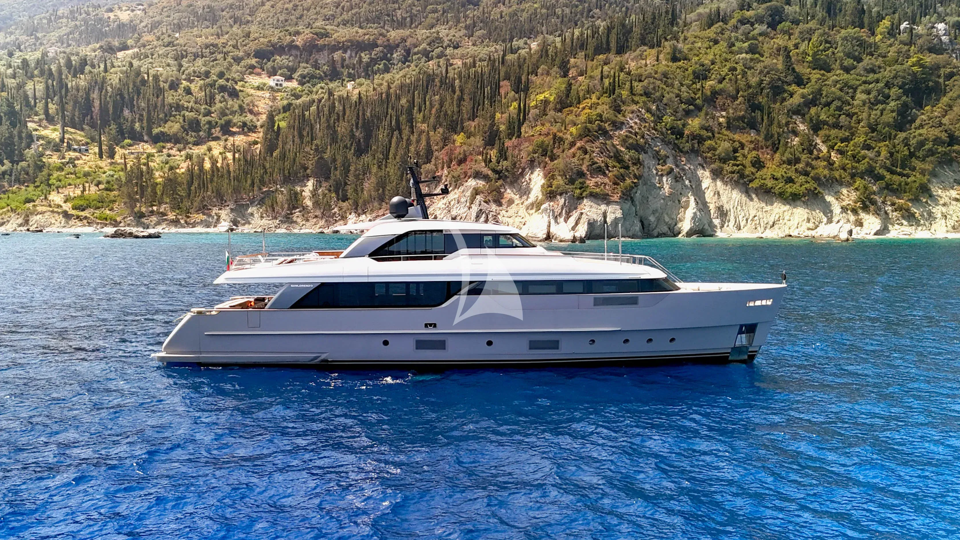 FLORI yacht photo