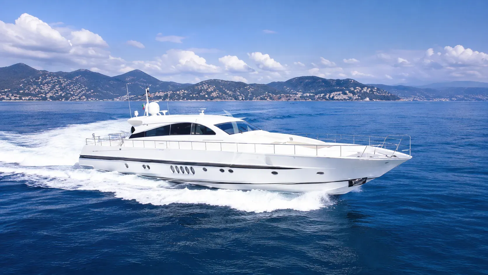ATRATO luxury yacht