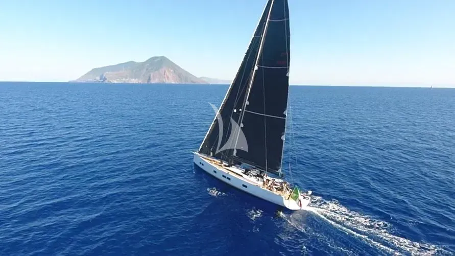 O2 yacht photo