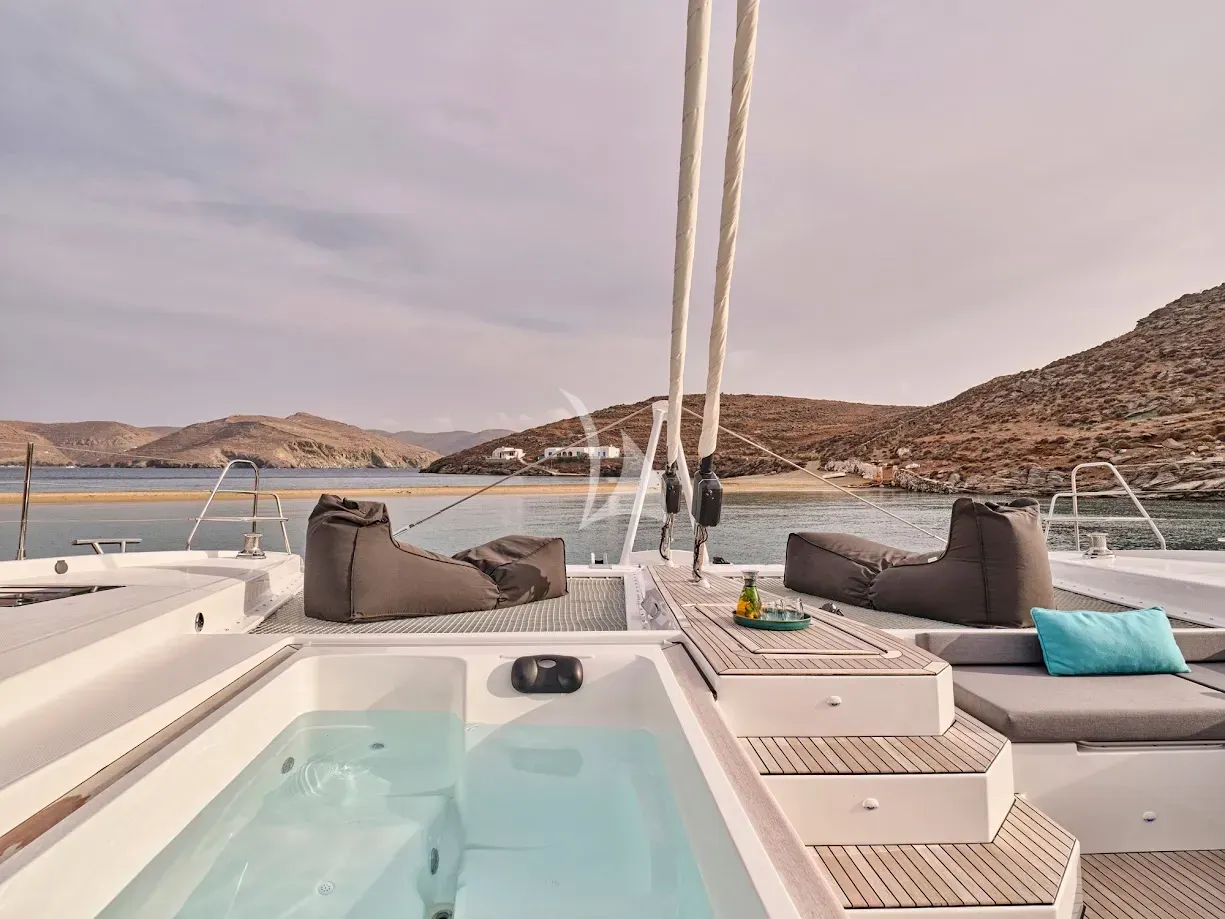 DOLLY yacht photo