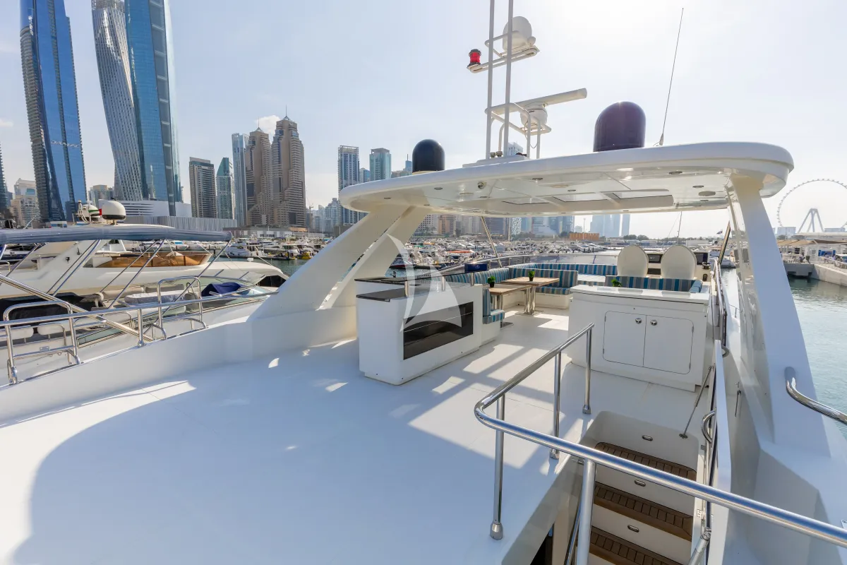 Caliente yacht photo