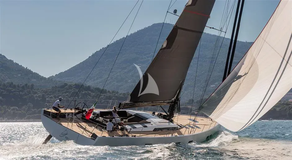 O2 yacht photo