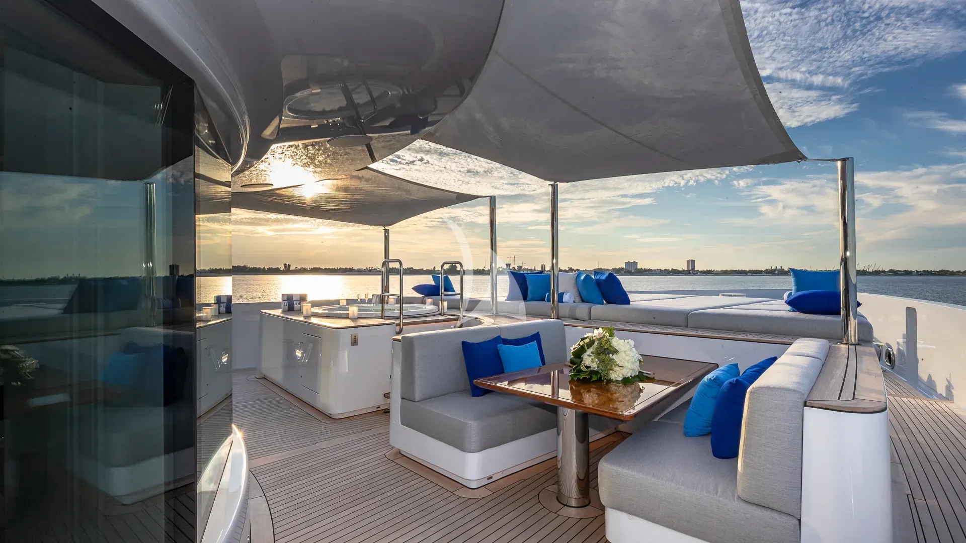 TOP FIVE II yacht photo