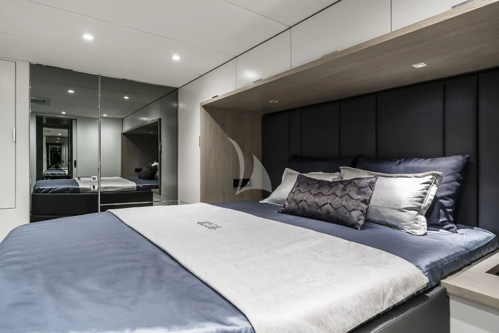 FEEL THE BLUE - photo 8