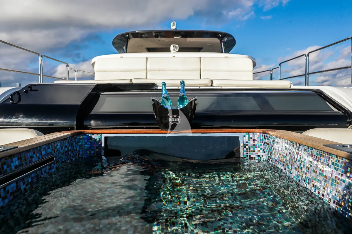 SAINT yacht photo