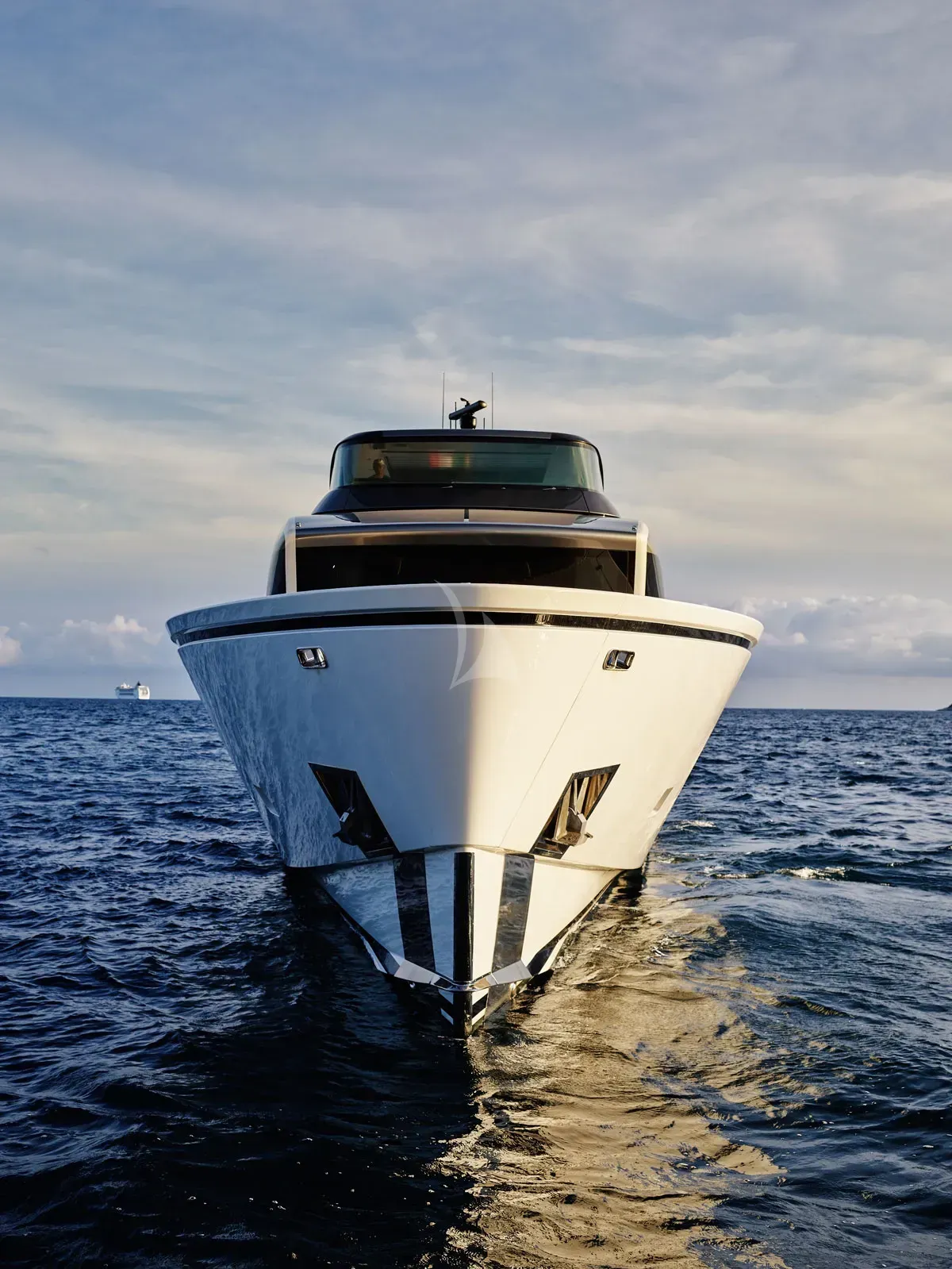 LUAR yacht photo