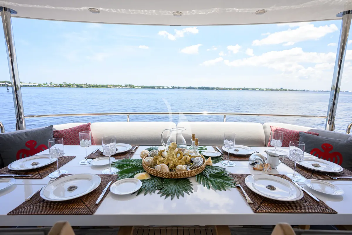 SPECTRE yacht photo