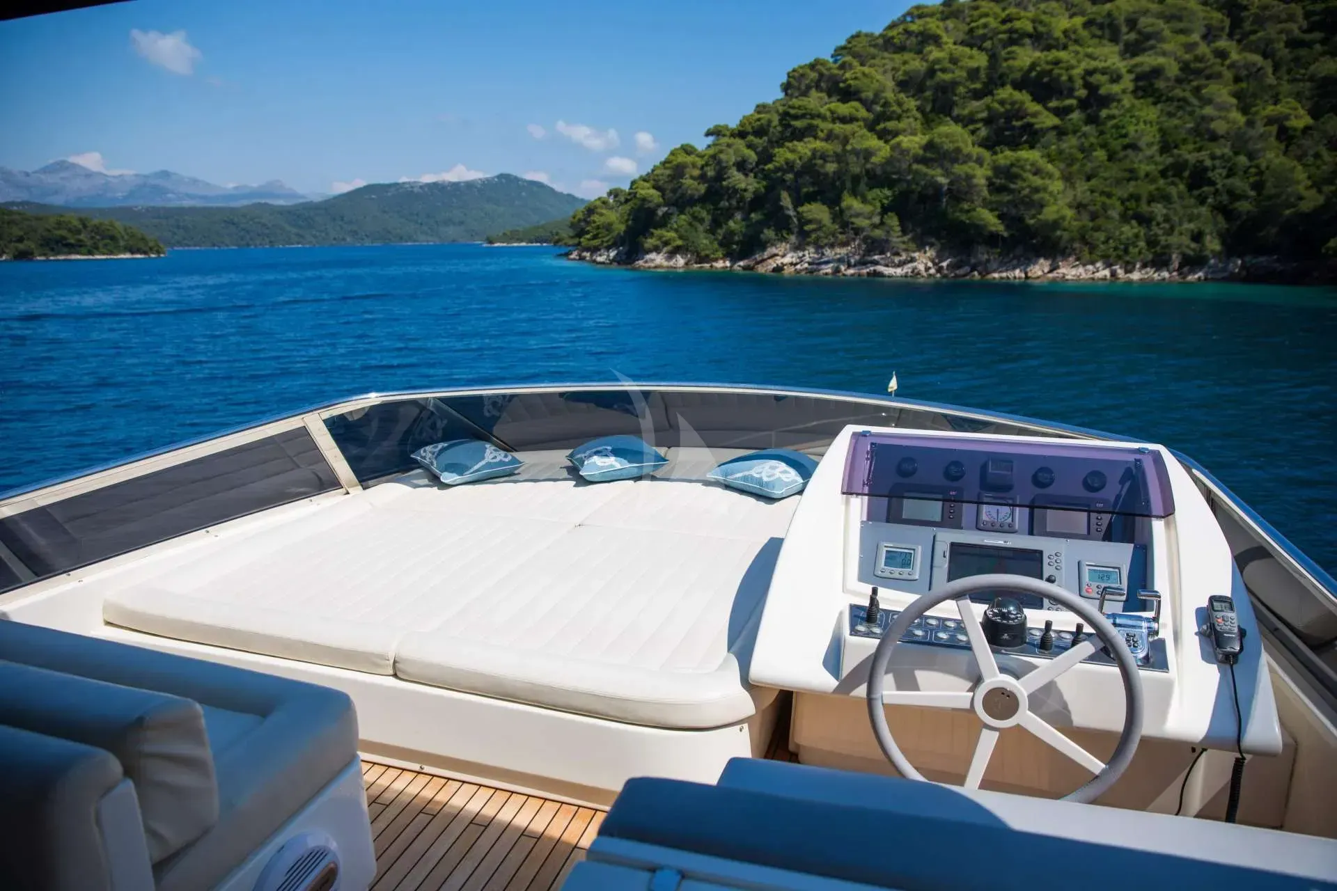 SALT yacht photo