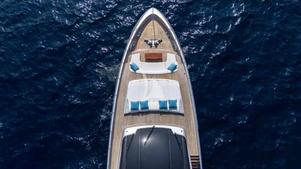 DARK HORSE yacht photo
