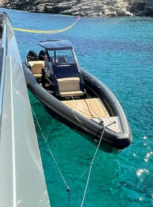 Funky Choice yacht photo