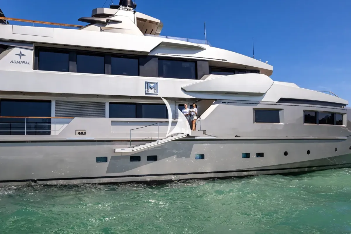 MAVERICK - exterior 1