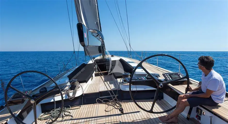 O2 yacht photo