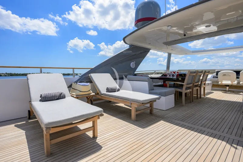SPECTRE yacht photo