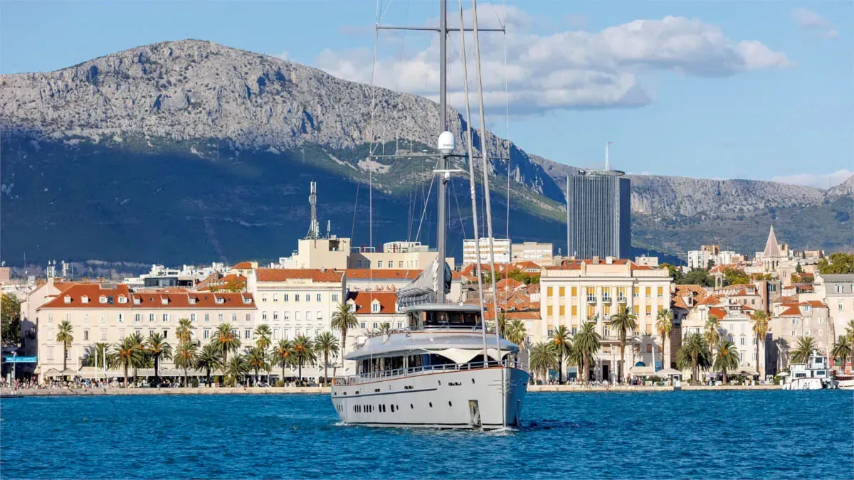 Life is Good yacht photo