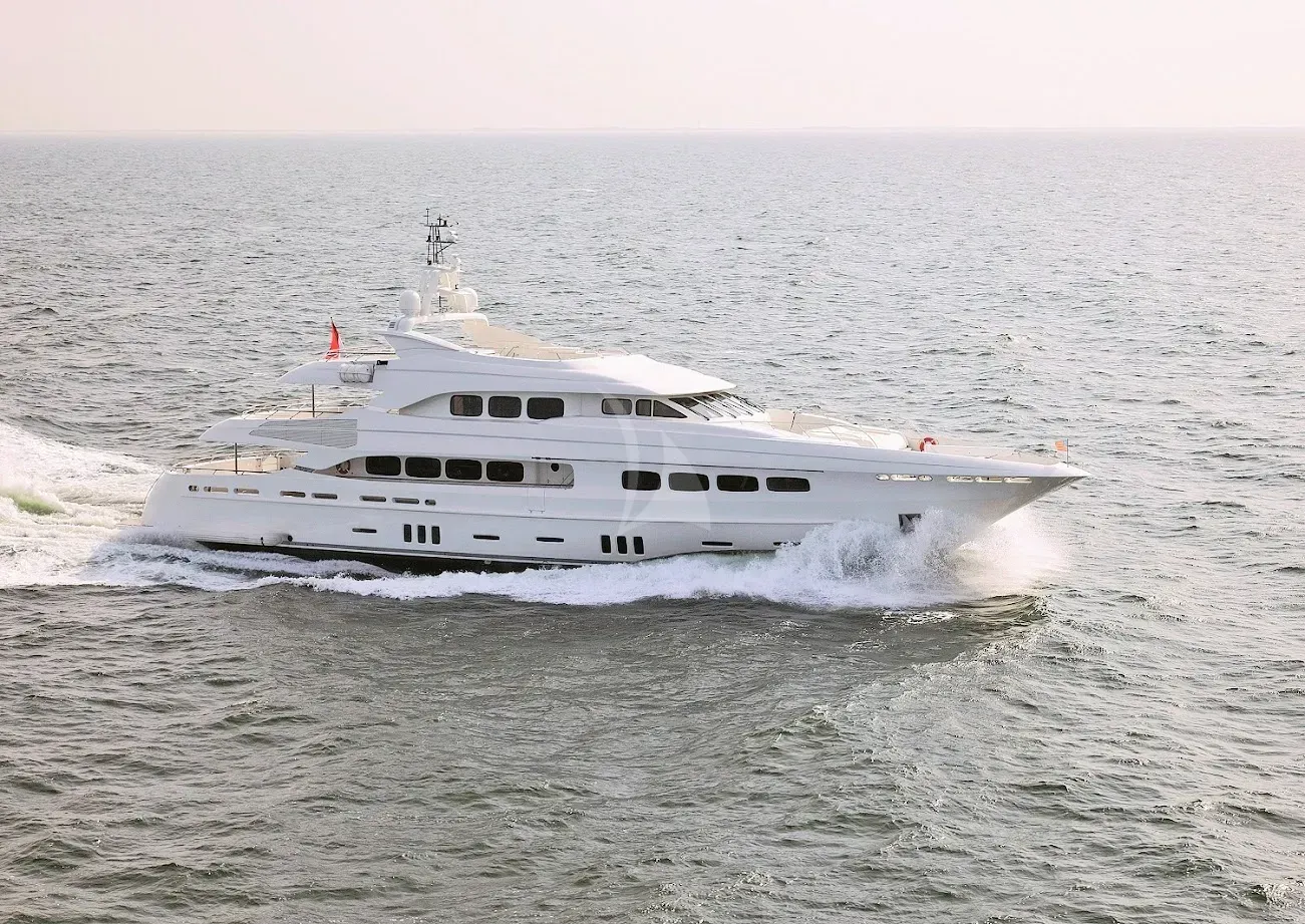 LATITUDE yacht photo