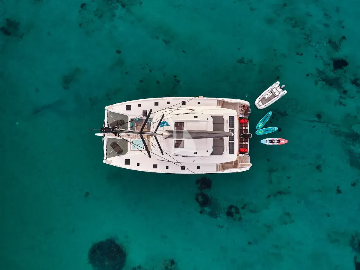 DOLLY yacht photo