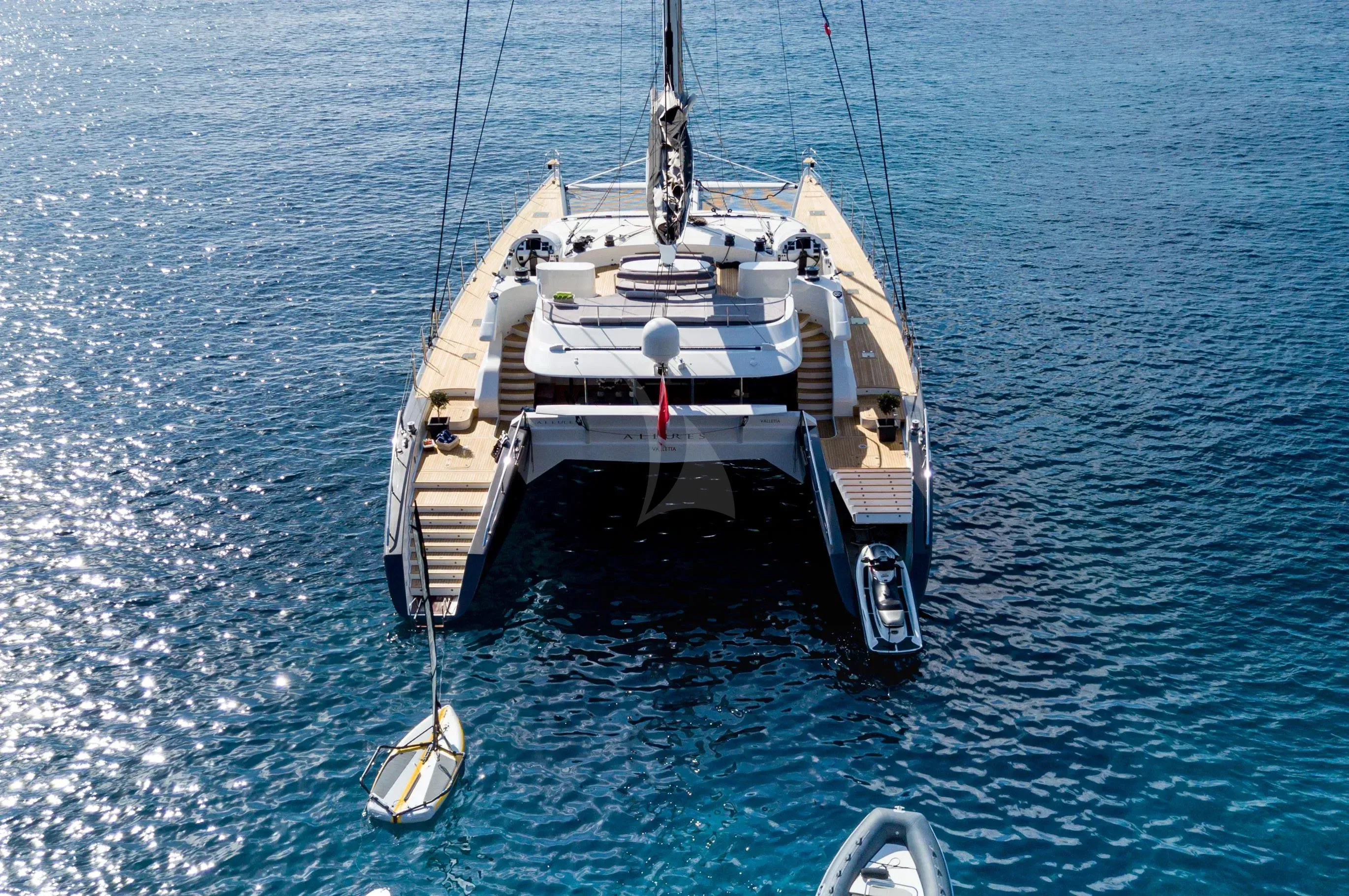 ALLURES - exterior 3