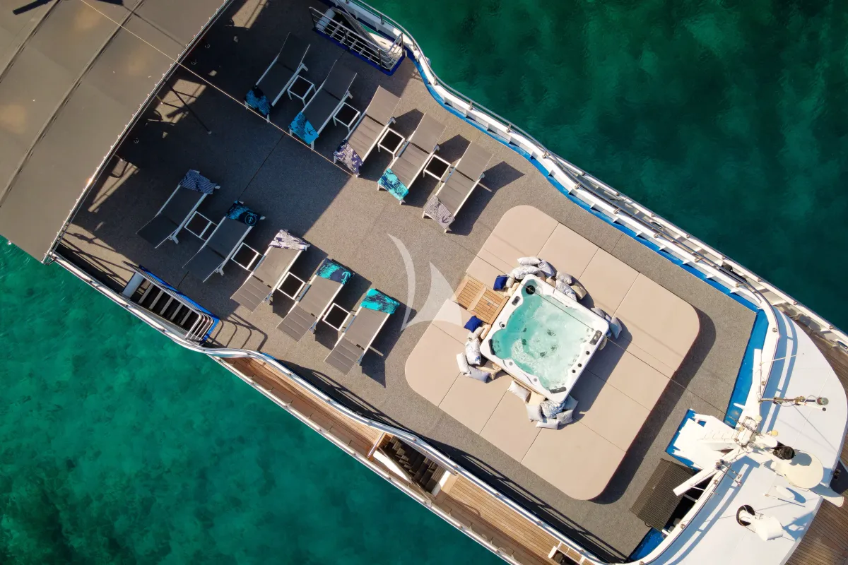 Lupus Mare - exterior 1