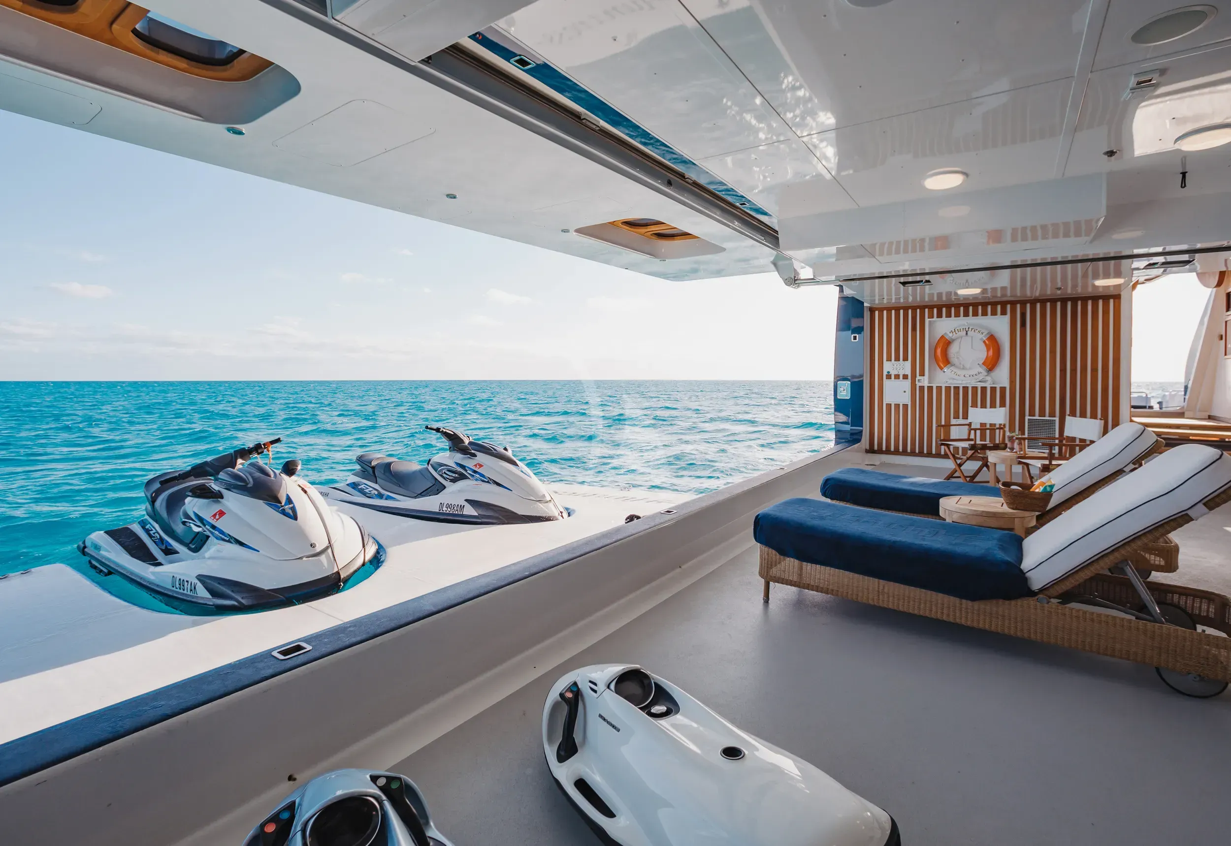 HUNTRESS yacht photo