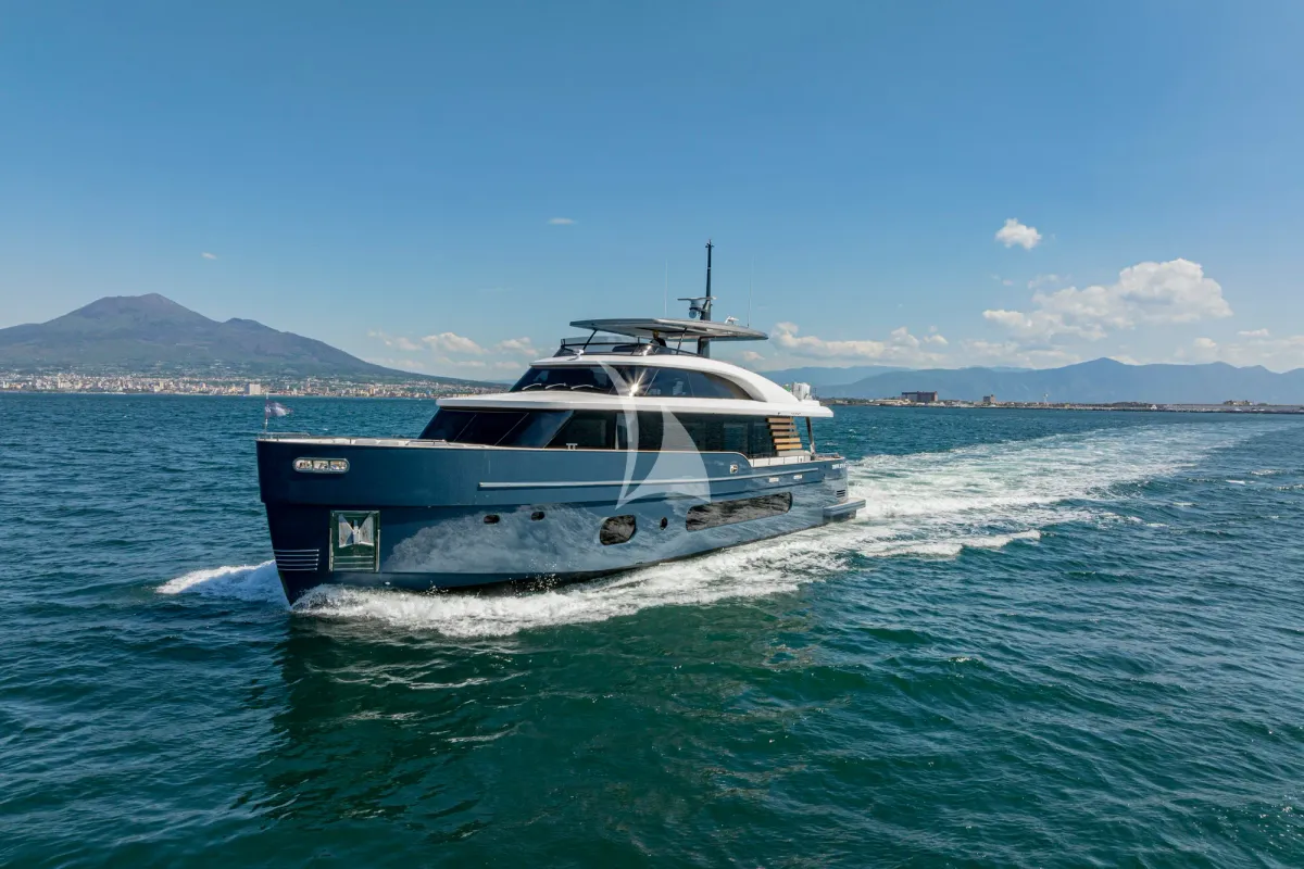 BLUE EYES yacht photo