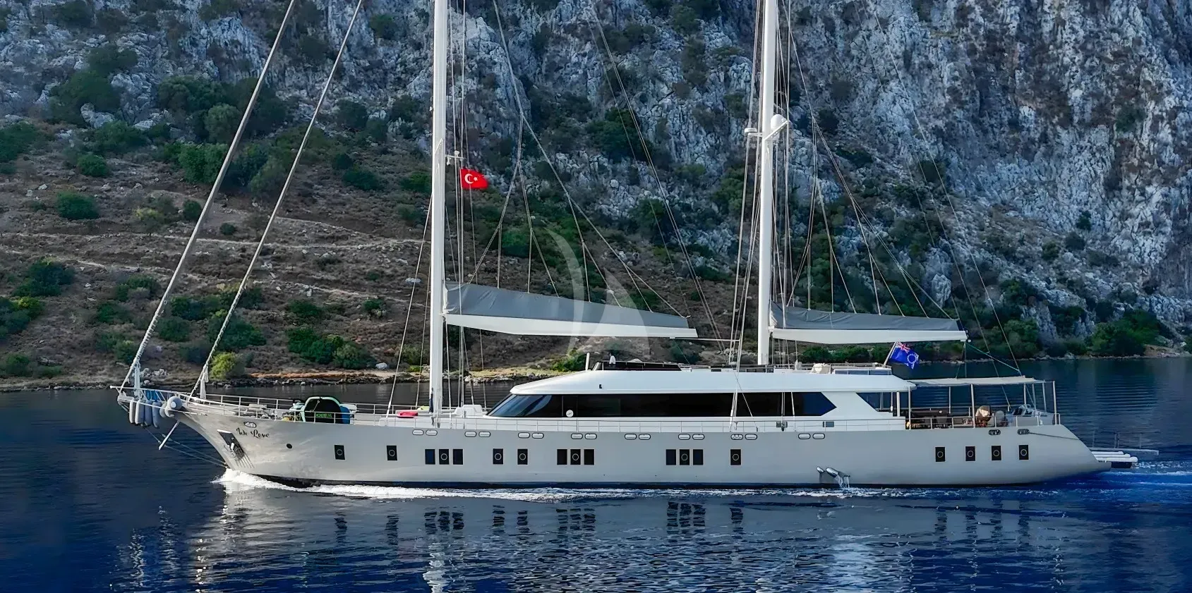 De Love yacht photo