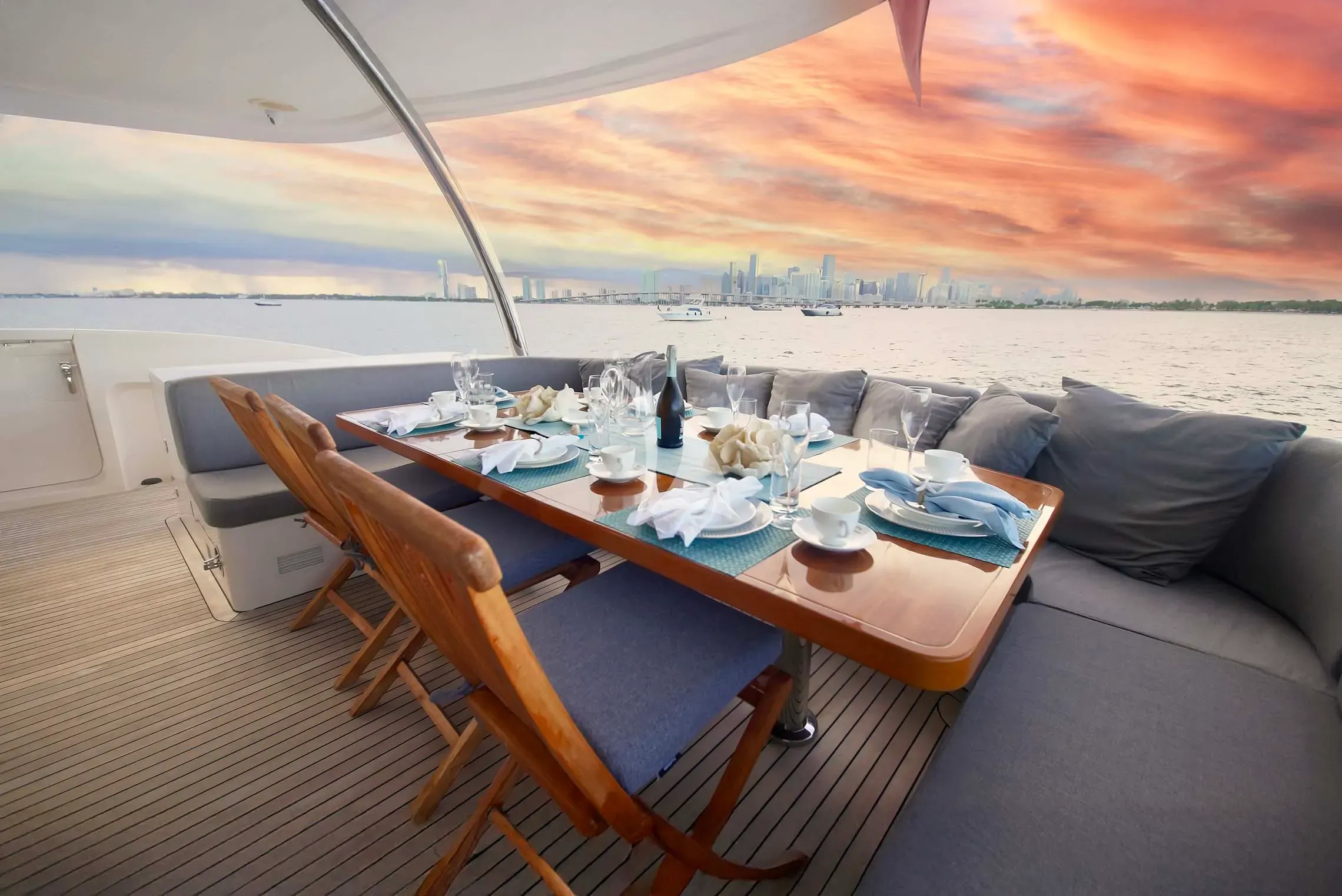 HAPPY HOUR yacht photo