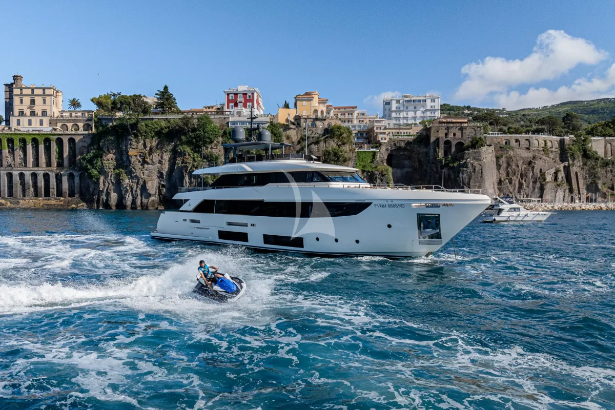 SOUTH yacht photo