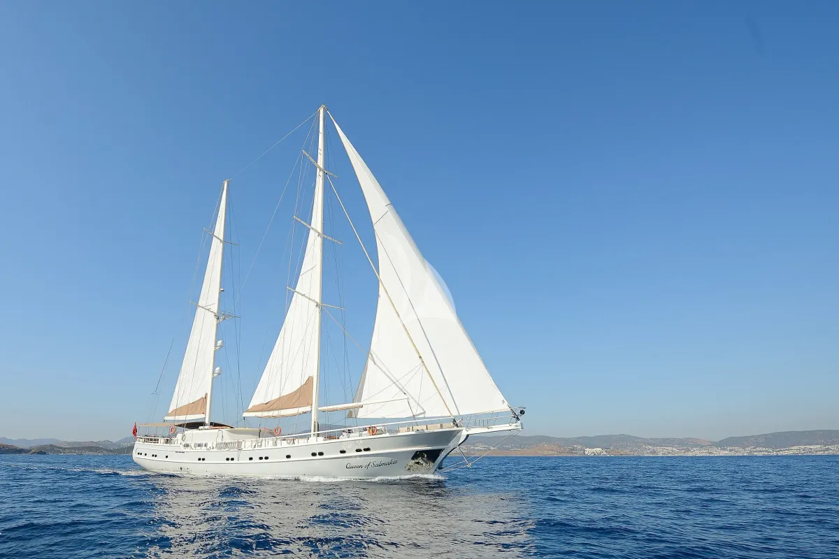 QUEEN OF SALMAKIS yacht photo