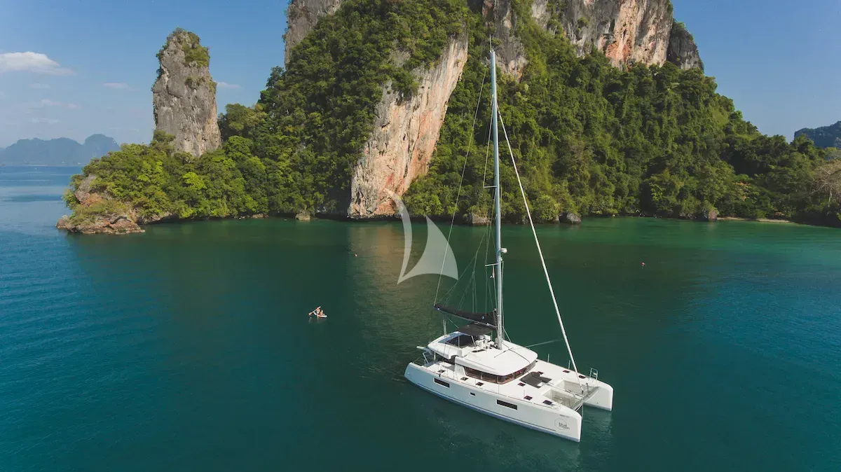 BLUE MOON yacht photo